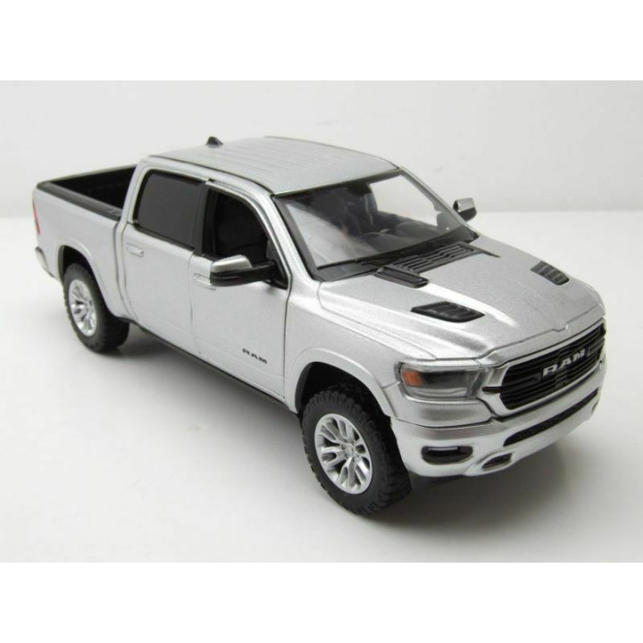Modellauto RAM 1500 Laramie 1:24 silber