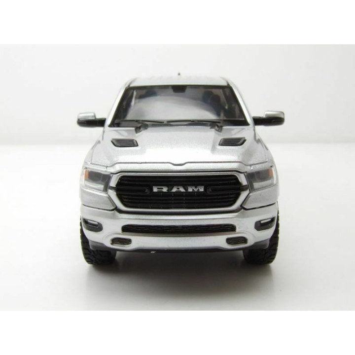 Modellauto RAM 1500 Laramie 1:24 silber