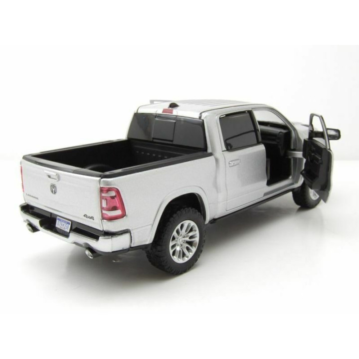 Modellauto RAM 1500 Laramie 1:24 silber