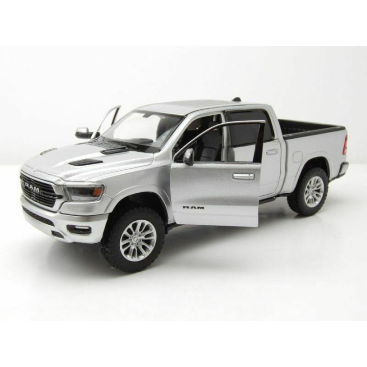 Modellauto RAM 1500 Laramie 1:24 silber