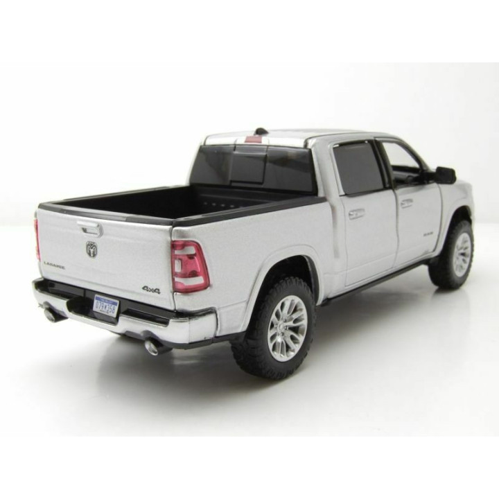 Modellauto RAM 1500 Laramie 1:24 silber