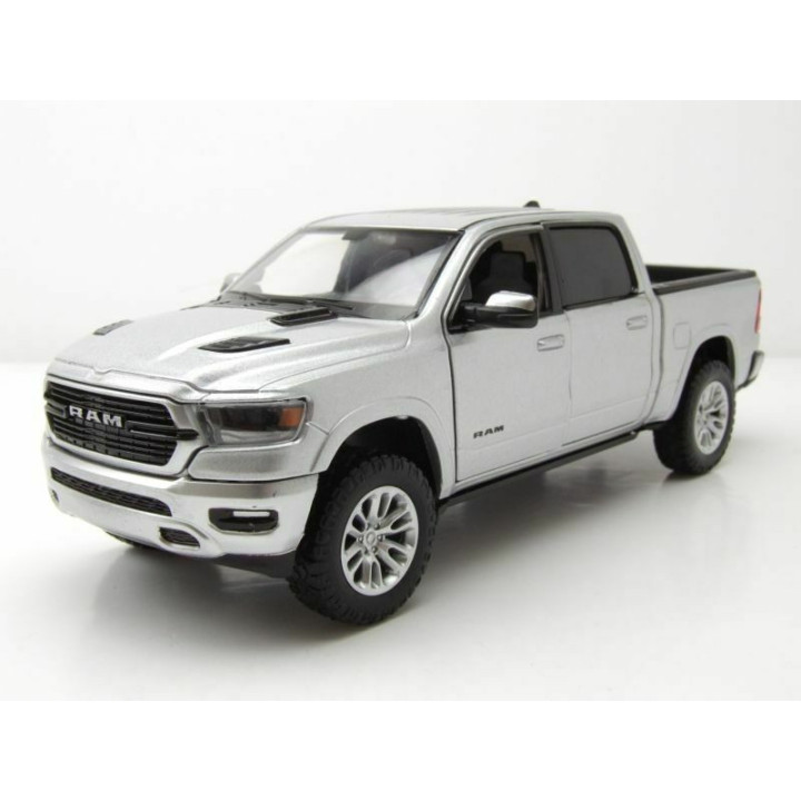 Modellauto RAM 1500 Laramie 1:24 silber