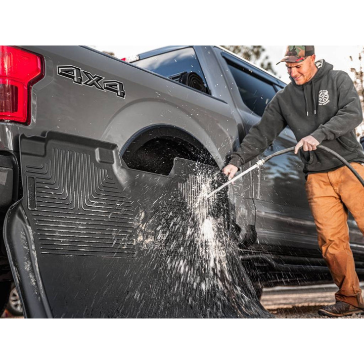 Gummiwannen vorne "WeatherBeater" schwarz Husky Liner Crew-Cab