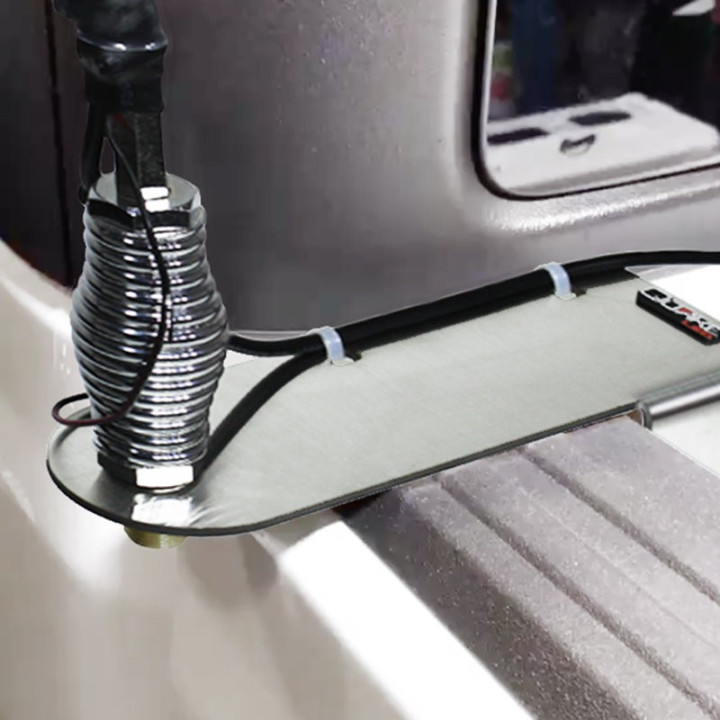 Dual-Antenna Mount Quake