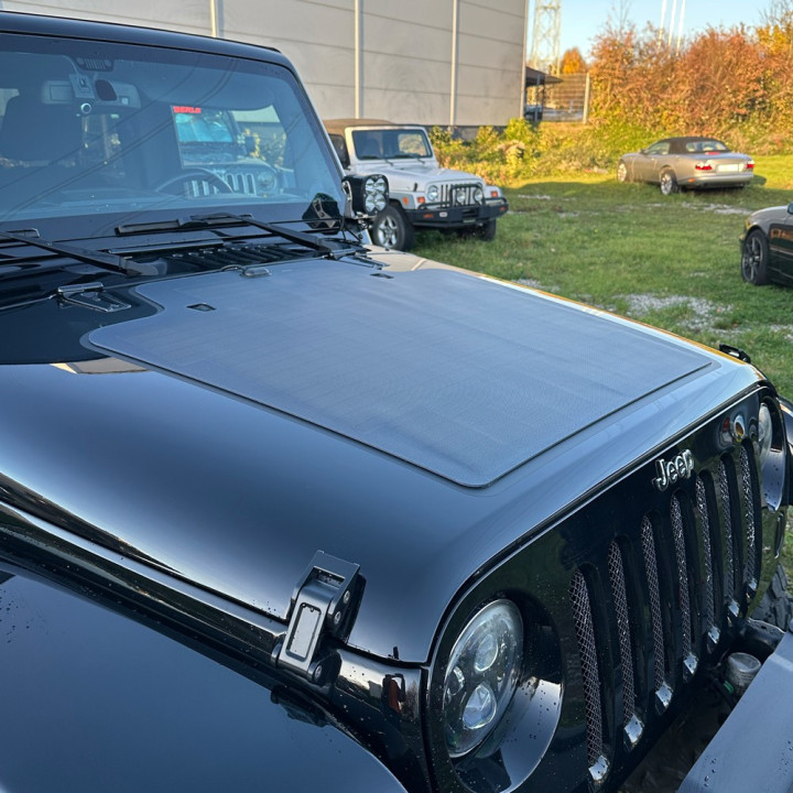 Passgenaues Solarpanel für Motorhaube JL