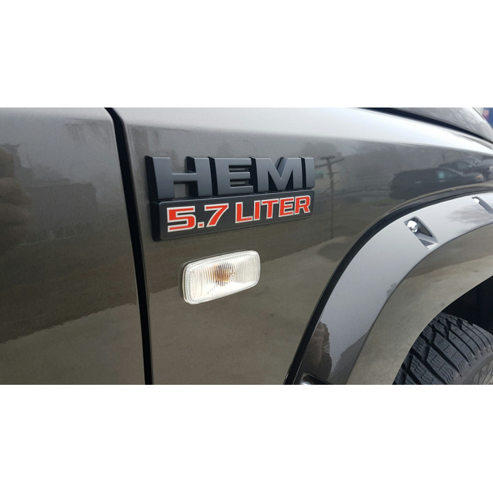 5.7 Liter HEMI Emblem mattschwarz