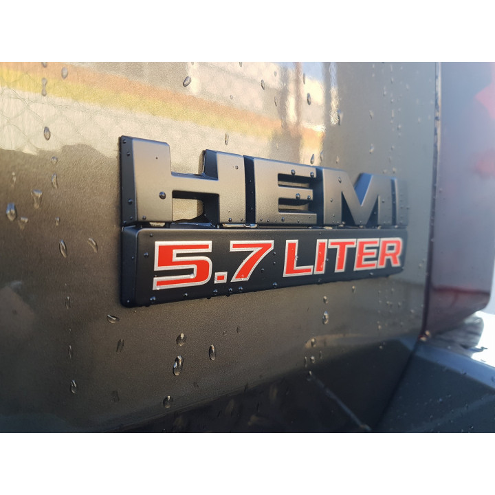 5.7 Liter HEMI Emblem mattschwarz